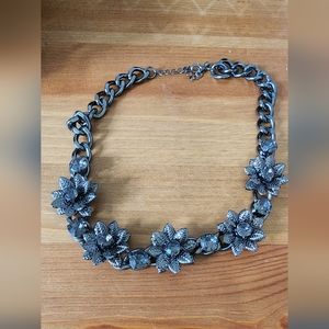 Necklace in dark grey with spikey flowers